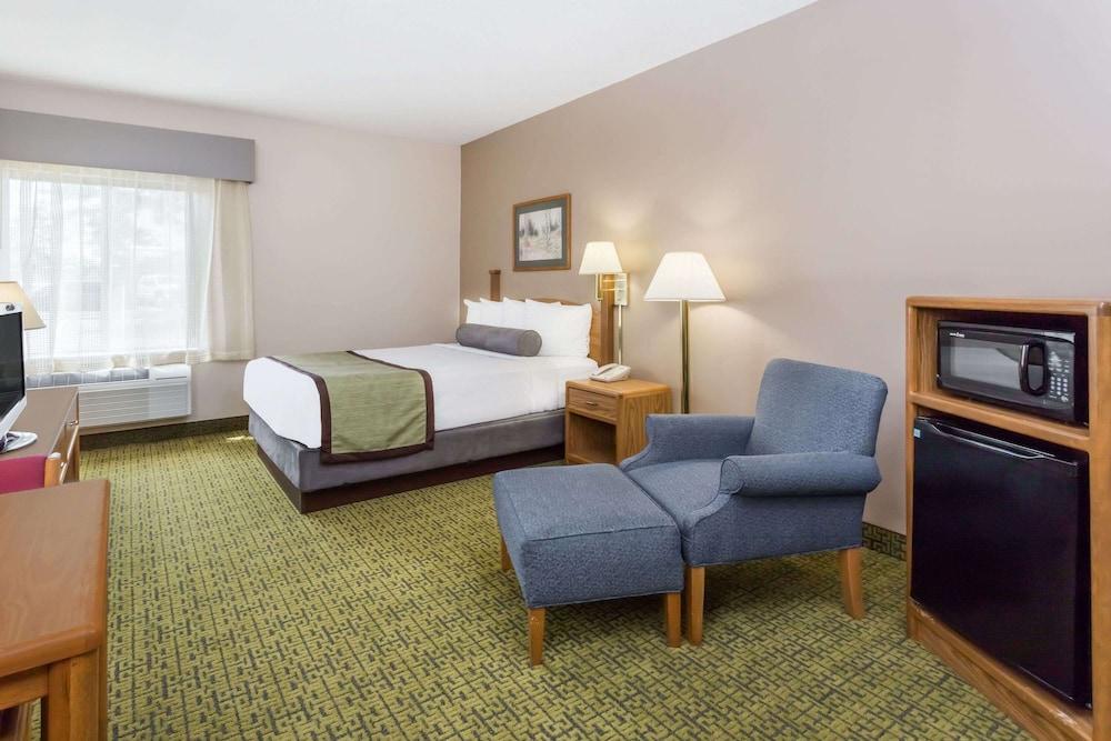 Days Inn & Suites By Wyndham Madison Exterior photo