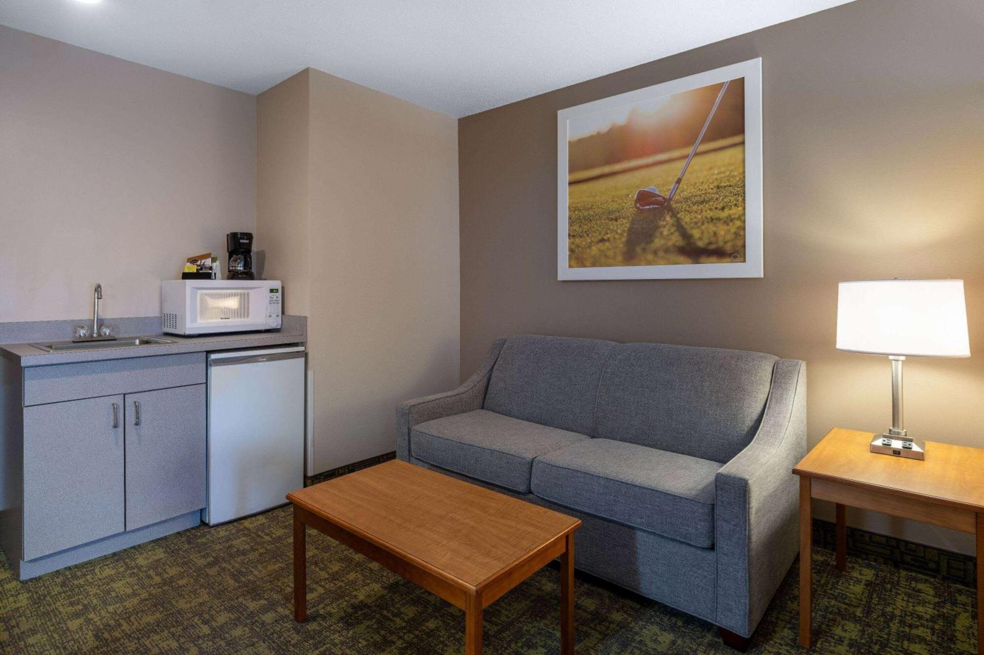 Days Inn & Suites By Wyndham Madison Exterior photo