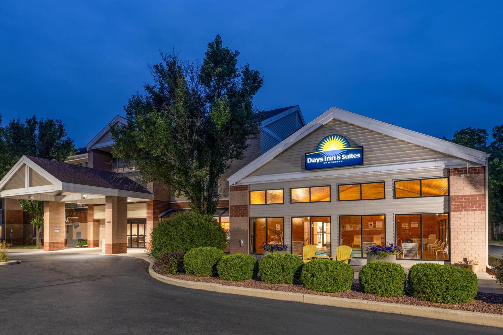 Days Inn & Suites By Wyndham Madison Exterior photo